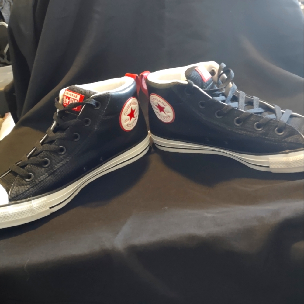 Black, white and red converse sneakers. Unisex size 9